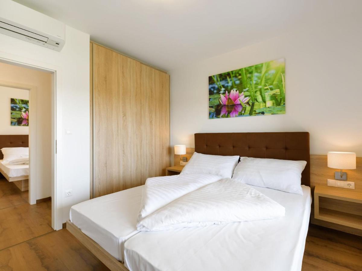 Apartment With Pool, Roof Terrace, Garden Zsira Extérieur photo